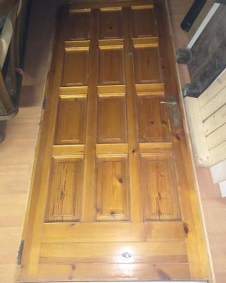Portone esterno in legno