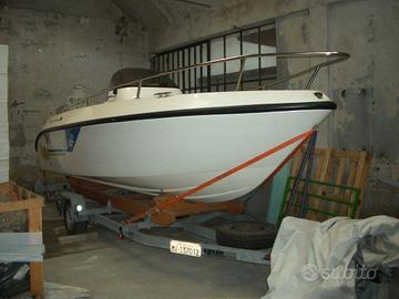 Barca a motore, Falcon 5.60, motore 92KW-125CV