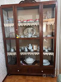 Vetrina antica restaurata in legno massello ‘900