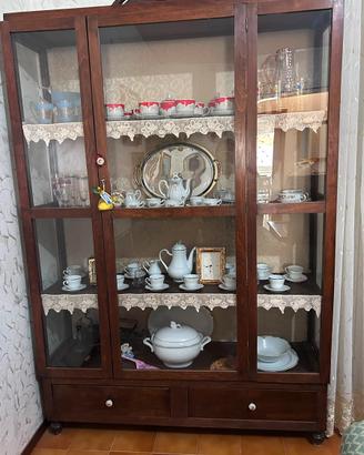 Vetrina antica restaurata in legno massello ‘900