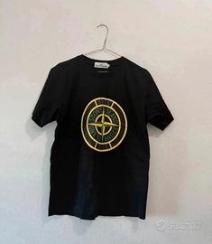 T-shirt stone island