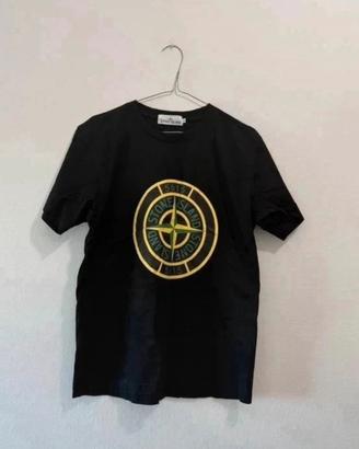T-shirt stone island