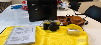 OLYMPUS PEN E-P7 