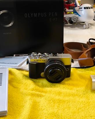 OLYMPUS PEN E-P7 