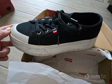 Scarpe Levis