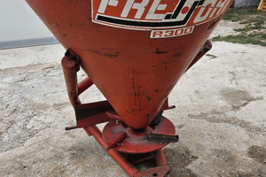 Spandiconcime Fressori P.300