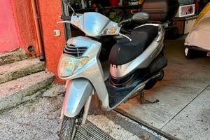 Sym HD 200