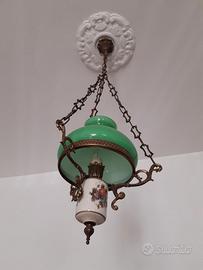 Lampadario con paralume in vetro opalino verde