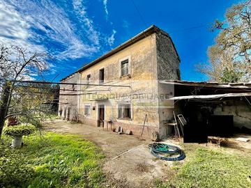 Caratteristico casolare di campagna, a due passi d