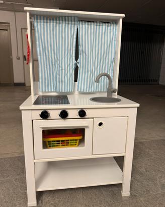 Cucina legno per bambinicon accessori