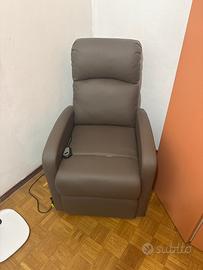 Poltrona relax elettrica alzapersona e reclinabile