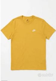 T-shirt Nike The Nike Tee Giallo Senape