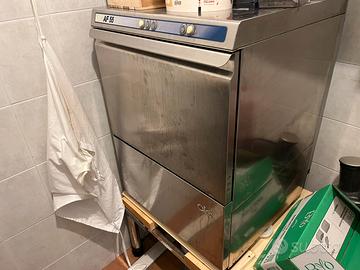 Lavastoviglie professionale