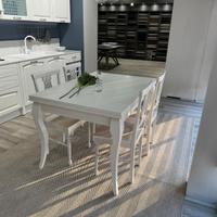 Cucina Febal con piana in quarzo con tavolo sedie