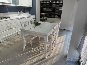 Cucina Febal con piana in quarzo con tavolo sedie