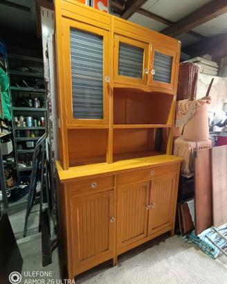 Credenza anni 20/40 in legno massello gialla