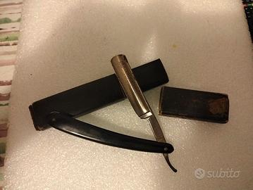 Antico rasoio con custodia