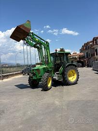 JOHN DEERE 5090 M CON CARICATORE FRONTALE