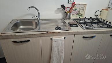 Cucina in legno color panna