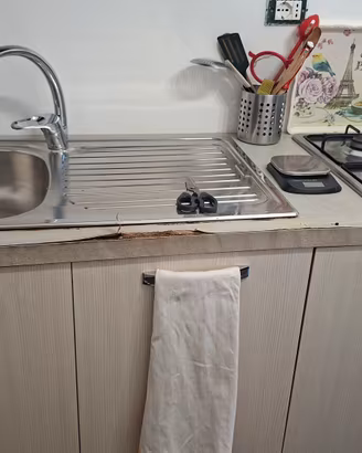Cucina in legno color panna