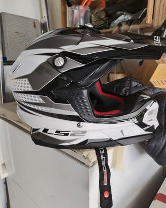 casco L 52 con occhiali e borsa serbatoio moto GIV