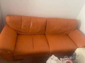 Divano  in ecopelle 2 posti