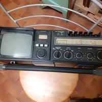 radio/registratore con piccola tv