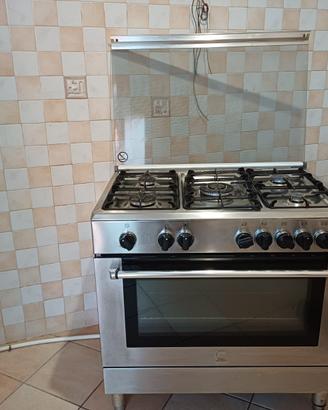 Cucina a gas 5 fuochi la Germania  forno elettrico