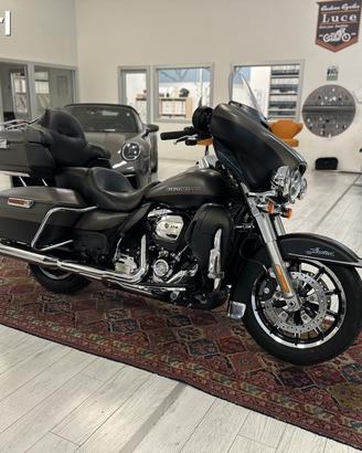 Harley Davidson Ultra Limited 114 con RETROMARCIA