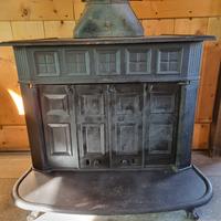 Stufa antica in acciaio