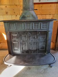 Stufa antica in acciaio