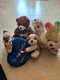 Set n.10 peluche medi e colorati.