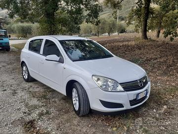 OPEL ASTRA H 2012