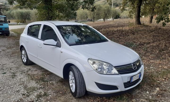 OPEL ASTRA H 2012