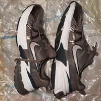 Scarpe da ginnastica nike v2k run come nuove