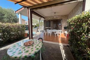 Lavinio Villetta bilivello 90 mq con giardini