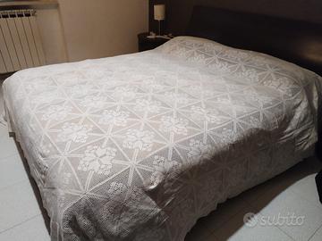 Coperta all'uncinetto fatta a mano