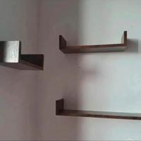 tris di mensole in legno