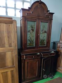 credenza con vetrina