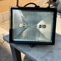 Faretto alogeno da esterno