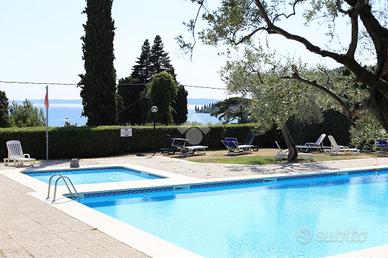 VILLA A SCHIERA A GARDA