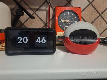 orologio a cartellini mobili stile retró