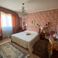 Camera da letto stile classico. Alta qualita