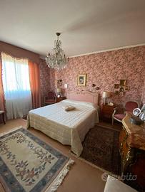 Camera da letto stile classico. Alta qualita