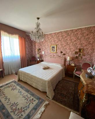 Camera da letto stile classico. Alta qualita