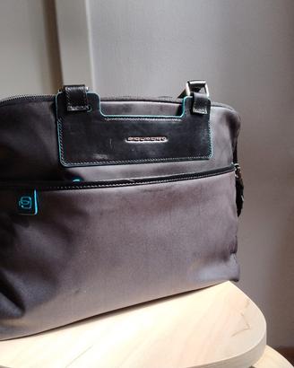 borsa Piquadro,con porta tablet e tracolla 