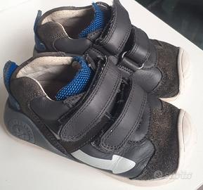 Lotto 3 paia scarpe bimbo n 22 + ciabatte omaggio