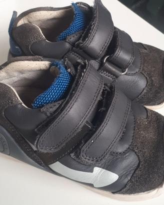 Lotto 3 paia scarpe bimbo n 22 + ciabatte omaggio