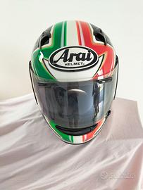 Casco Arai e casco agv