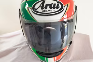 Casco Arai e casco agv